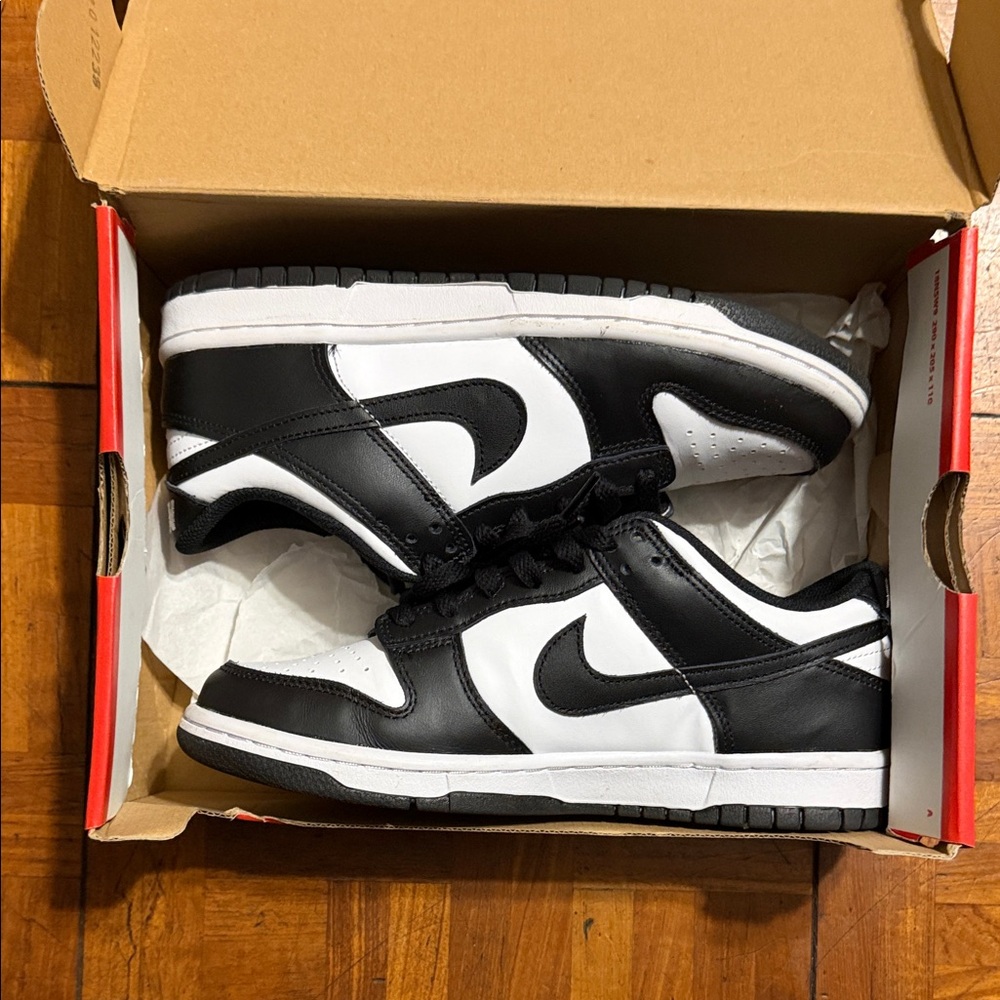 Nike (Panda Dunks)